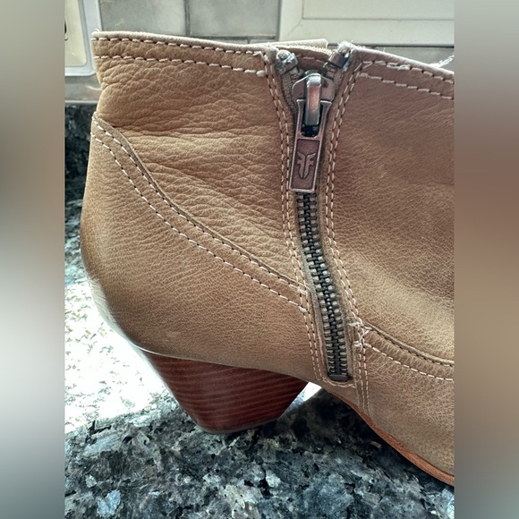 FRYE Reina Heeled Western Ankle  Bootie in Tan Ash Leather Women’s Size 6.5 - Picture 2 of 15